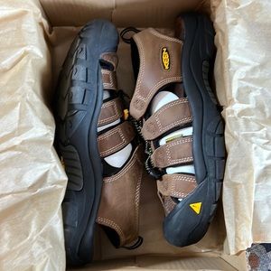 New in box Keens Newport sandal.  Mens 11.  Got the wrong size for my hubby.